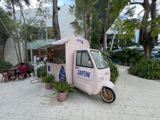 Paradise Plaza by null