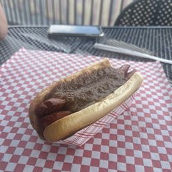 Smash N' Dash Burgery - Dog with chili enjoy some outside dining
