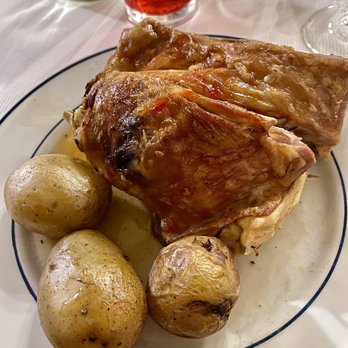 Botín - Roast Baby Lamb. Crispy skin, juicy fleas but tough at sections. A bit boring. - Spanish Near Me - Madrid, M