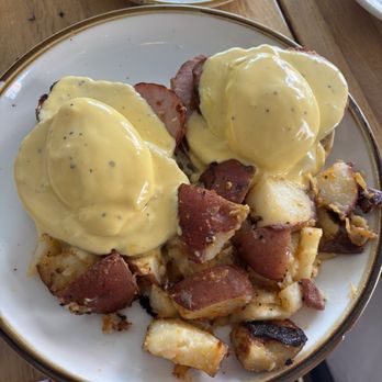 Brownstone - Eggs Benny - Bars Near Me - Boston, Massachusetts