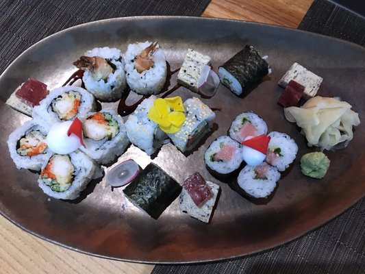 En Japanese kitchen & Sake bar by null