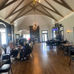 Champion’s Grill - Dining area