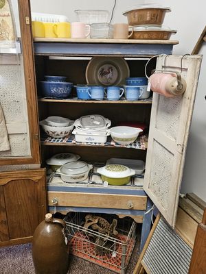 Robbins Nest Primitives and Antiques