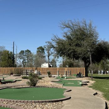 Yogi Bear's Jellystone Park - Mini golf! - Amusement Parks Near Me - Waller, Texas