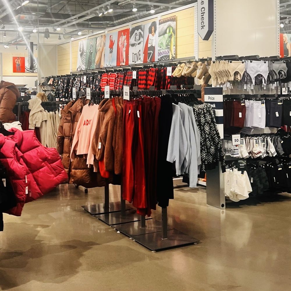 Old Navy - Men's Clothing Near Me - Auburn, California Old Navy - Men's Clothing Near Me - Auburn, California