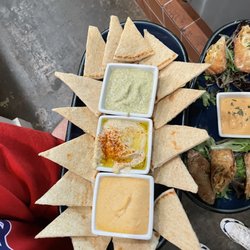Opa! - Solo hummus Trio