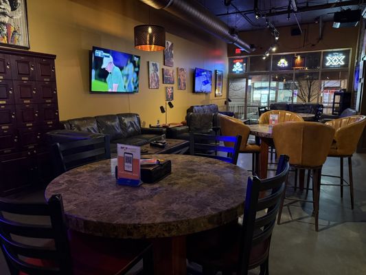 Highland Cigar Company by null