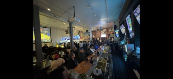 Cali's Sports Bar & Kitchen by null