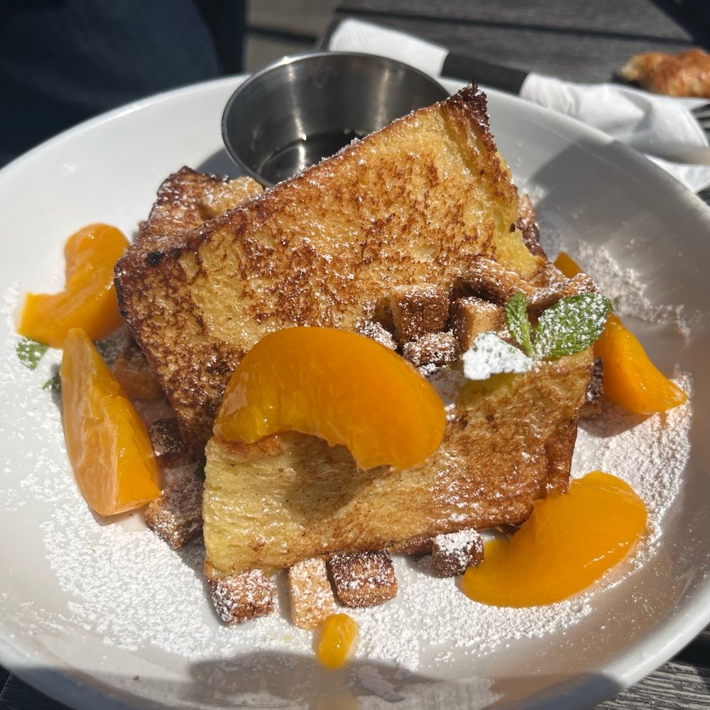 For Five Coffee Roasters - Peach French Toast Breakfast - Coffee Roasteries Near Me - Manhasset, New York