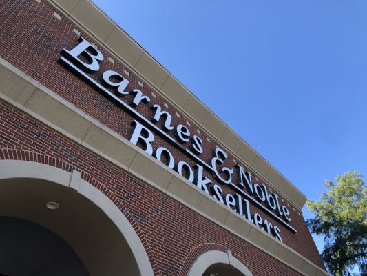 Barnes & Noble by null