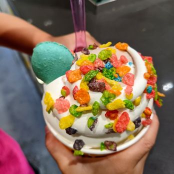 Somisomi - Macaron + Captain Crunch - Ice Cream & Frozen Yogurt Near Me - Katy, Texas