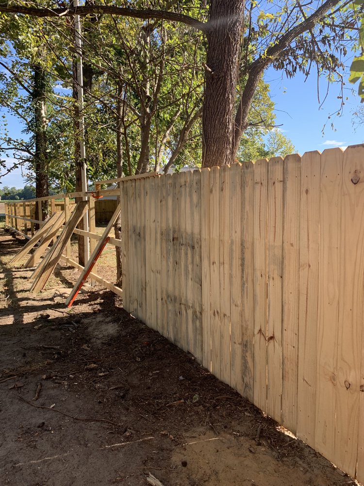 THE FENCE DOCTOR Updated April 2024 Fayetteville, North Carolina