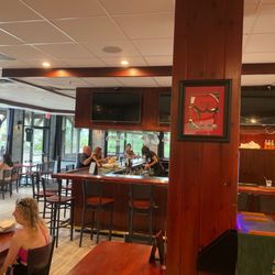 Al's Restaurant and Pizzeria - Bar area