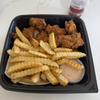 Kings Hot Chicken - Chicken nuggets with fries. Very good and tasty! - Chicken Shop Near Me - N Hollywood, California Kings Hot Chicken - Chicken nuggets with fries. Very good and tasty! - Chicken Shop Near Me - N Hollywood, California