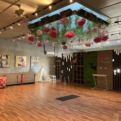 Wild & the Barre - Love this decor!