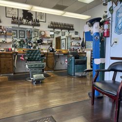 Red's Barber Shop - Cutting station