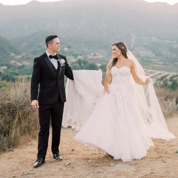 Circle Oak Ranch Weddings - Beautiful hilltop location they let you use for sunset photos! - Venues & Event Spaces Near Me - Fallbrook, California