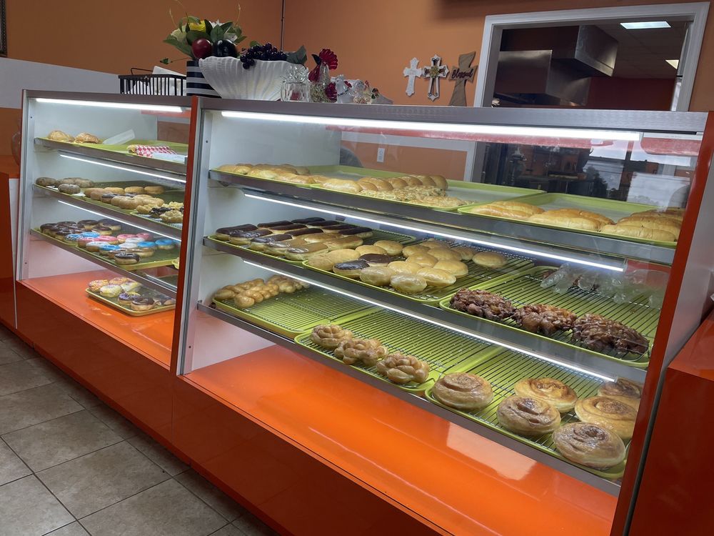 Town Donuts & Breakfast On Perkins Rd Logo