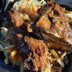 Jerk chicken with rice and peas in a size small