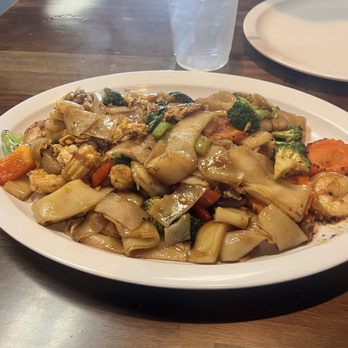 Johnny Wokker - Spicy shrimp drunken noodles - Asian Fusion Near Me - Stockton, California Johnny Wokker - Spicy shrimp drunken noodles - Asian Fusion Near Me - Stockton, California