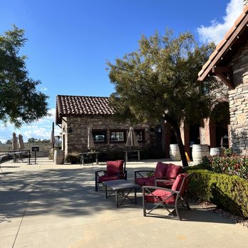 Lorimar Vineyards and Winery - Outside - Wineries Near Me - Temecula, California Lorimar Vineyards and Winery - Outside - Wineries Near Me - Temecula, California