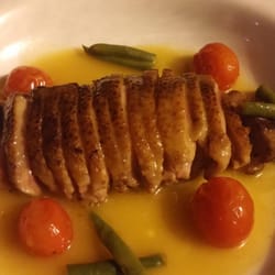 Lorenzo Bistrô - Canard a la orange (R$78) Pato cozido ao molho de laranja e pure de batata com ervas. EXCELENTE!