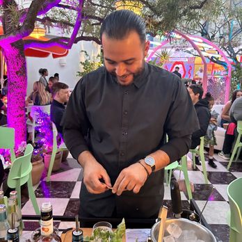 Netflix Bites - The gin cart guy! - American Near Me - Los Angeles, California Netflix Bites - The gin cart guy! - American Near Me - Los Angeles, California