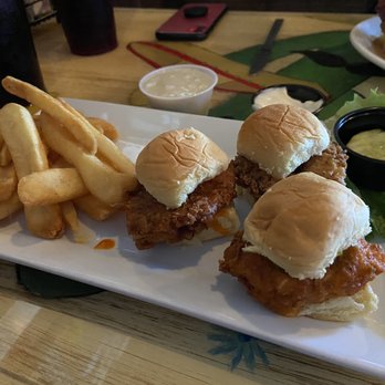 Lindburgers Delray Beach - Crispy chicken minis 2 Buffalo 1 regular - Burgers Near Me - Delray Beach, Florida