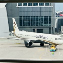 Chanel Hong Kong Airport T1 - Plane leaving