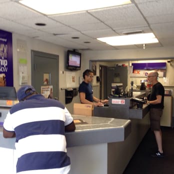 FedEx Ship Center - Inside - Shipping Centers Near Me - North Miami Beach, Florida FedEx Ship Center - Inside - Shipping Centers Near Me - North Miami Beach, Florida