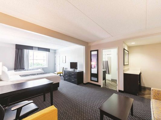 La Quinta Inn & Suites by Wyndham San Antonio Downtown by null