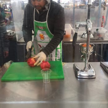 Mercato Campo de' Fiori - Freshly squeezed pomegranate juice or OJ, 4 euro - Farmers Market Near Me - Rome, RM Mercato Campo de' Fiori - Freshly squeezed pomegranate juice or OJ, 4 euro - Farmers Market Near Me - Rome, RM