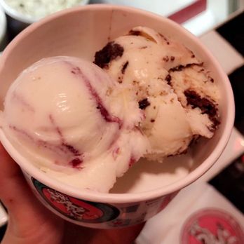 Daisy's Ice Cream - Small blueberry cheesecake with cake batter fudge - Ice Cream & Frozen Yogurt Near Me - Palatine, Illinois Daisy's Ice Cream - Small blueberry cheesecake with cake batter fudge - Ice Cream & Frozen Yogurt Near Me - Palatine, Illinois