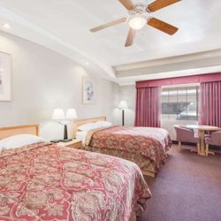 Knights Inn Van Horn - Guest room