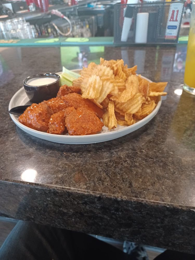 THE HEADQUARTERS RESTAURANT & SPORTS BAR Updated October 2024 7951