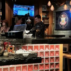 Bandits' Grill & Bar - Manager who yelled at the patron ... so poorly handled