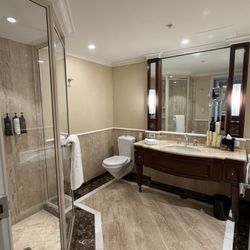 Shangri-La Hotel Sydney - Bathroom