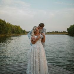 Sincerely Saige - A beautiful bride with a beautiful style!