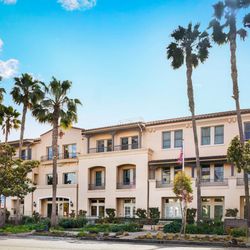 Ivy Park at Santa Monica - Community front view