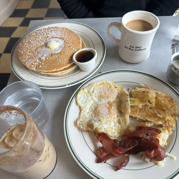 Harry's Coffee Shop - Breakfast & Brunch Near Me - Del Mar, California Harry's Coffee Shop - Breakfast & Brunch Near Me - Del Mar, California
