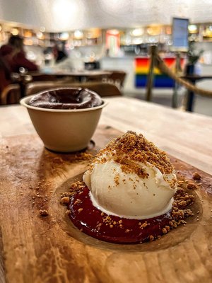 Hot Cakes Capitol Hill by null