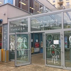 Lycee Francais de Prague - Lycee Français de Prague, vchod do skolky