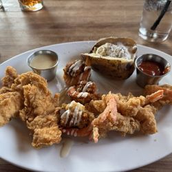 FD's Grillhouse - FD Trio with stuffed shrimp, fried shrimp and chicken tenders.