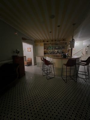 Peninsula Bed & Cocktails by null