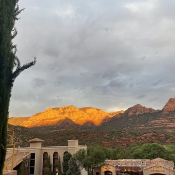 Matterhorn Motor Lodge - Beautiful skies and mountains from our room 212 - Hotels Near Me - Sedona, Arizona Matterhorn Motor Lodge - Beautiful skies and mountains from our room 212 - Hotels Near Me - Sedona, Arizona