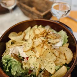 Le Relais Gascon - Salad with potato chips??
