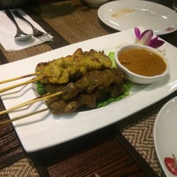 新泰東南亞餐廳 - Chicken and beef skewers