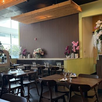 Zab Pinto Thai - More of the interior very well done! - Thai Near Me - Portland, Oregon