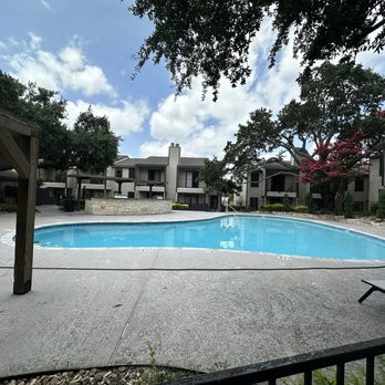 The Helix Apartments - Pool - Apartments Near Me - San Antonio, Texas The Helix Apartments - Pool - Apartments Near Me - San Antonio, Texas