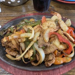 Fridas Fresh Mex & Cantina - Fajitas Trio